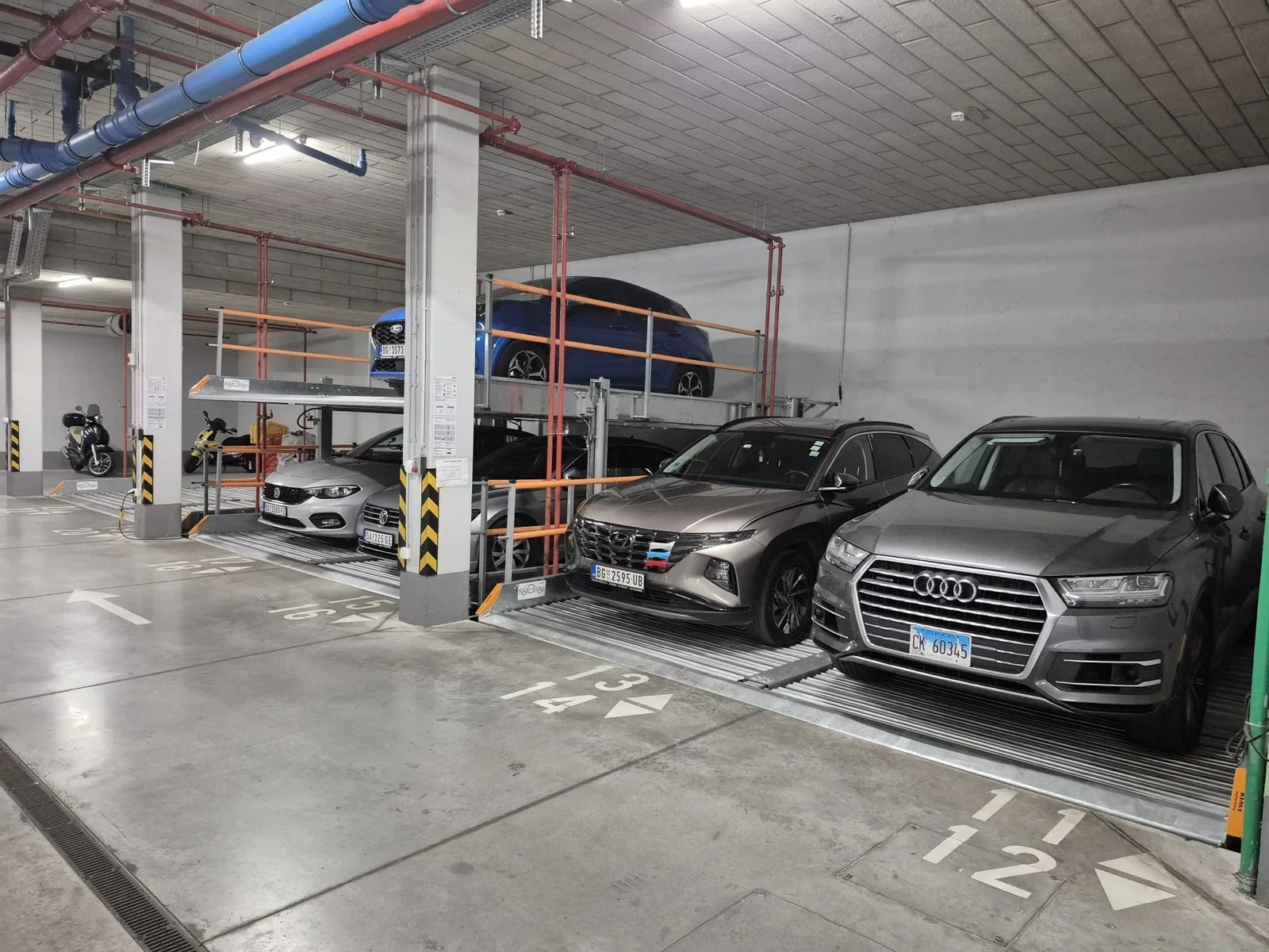 Servis parking sistema — KLAUS hidraulične platforme u stambenoj garaži u Beogradu